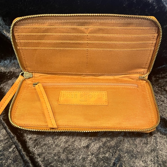 Free People NWT vegan leather wallet!! - Picture 3 of 3